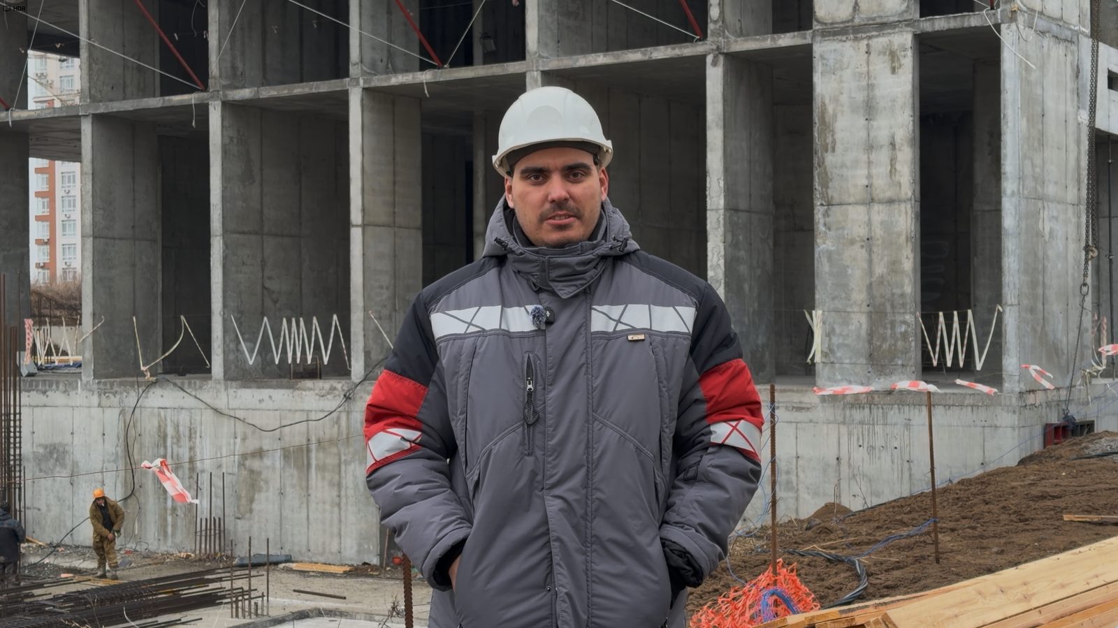 Автор курса Денис Михайлов на строительной площадке